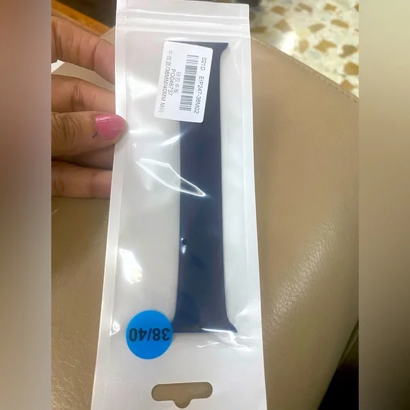 APPLE WATCH ASSORTED STRAPS. 999/- each. Gold rose gold black navy blue maroon - Picture 5 of 10